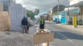 Satlantas Sumenep Ingatkan Pekerja Proyek, Material di Badan Jalan Bisa Picu Kecelakaan