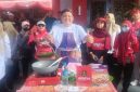Kepala Badan Riset dan Inovasi Daerah (BRIDA) Kabupaten Sumenep, Siswahyudi Bintoro, S.Sos., M.Si., saat mengikuti Lomba Masak Mie Goreng antar pimpinan Organisasi Perangkat Daerah (OPD), Rabu (05/08/2026)