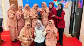 DWP Bappeda Sumenep Bangun Kreativitas Anggota Lewat Kreasi Bunga Kawat Bulu, Perkuat Silaturahmi dan Produktivitas