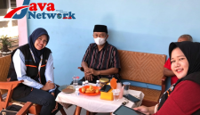 Eks Sekdakab Sumenep Ir. H. Edi Rasyidi MSI Saat Didata Petugas Sensus di Kelurahan Karangduak