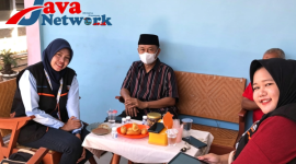 Eks Sekdakab Sumenep Ir. H. Edi Rasyidi MSI Saat Didata Petugas Sensus di Kelurahan Karangduak 