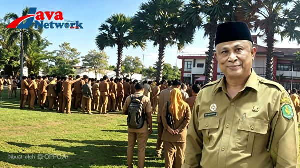Kadisdik Sumenep H Moh Iksan S.Pd.,MT Dengan Latar Apel Upacara Gabungan 