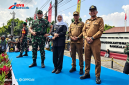 Staf Ahli Bupati Sumenep Ir. Dedi Falahudin, ST, MT (Paling Kanan) Bersama Gubernur Jawa Timur dan Pangdam V Brawijaya di Acara Bhakti TNI 2026 di Alun-alun Kota Bangkalan, Senin (06/07/2026)