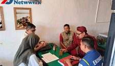 Kabid P3EPD Bapenda Sumenep Suhermanto SE ME Bersama Tim Pemeriksa Di Salah Satu Obyek PBJT 