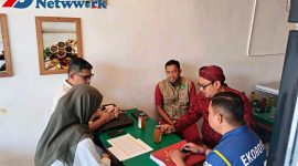 Kabid P3EPD Bapenda Sumenep Suhermanto SE ME Bersama Tim Pemeriksa Di Salah Satu Obyek PBJT 