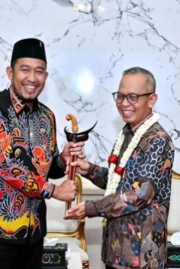 Langkah Besar Bupati Fauzi, Keris Karya Empu Lokal Kini Jadi Souvenir Resmi Pemerintah
