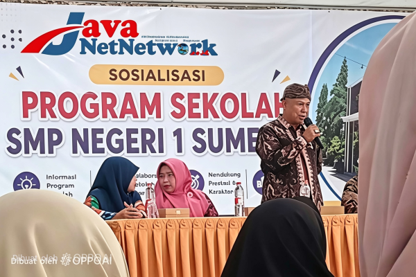 Kadisdik Sumenep H Moh Iksan SPD MT Di Acara Sosialisasi Program Sekolah Ramah yang dipadukan dengan Gerakan Ayah Mengantar Anak di Hari Pertama Sekolah di SMPN 1 Sumenep