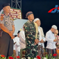 Danyonif Mayor Inf Aditya Danang di kegiatan Hadroh dan Pengajian Sholawat di Pondok Pesantren Al Islamiyyah, Banakaja, Pakondang, Kecamatan Rubaru, Kabupaten Sumenep, Minggu (12/7/2026).