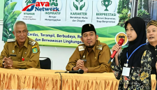 Bupati Sumenep, Dr. H. Achmad Fauzi Wongsojudo, SH, MH. Saat Meninjau MPLS di SMPN 1 Sumenep