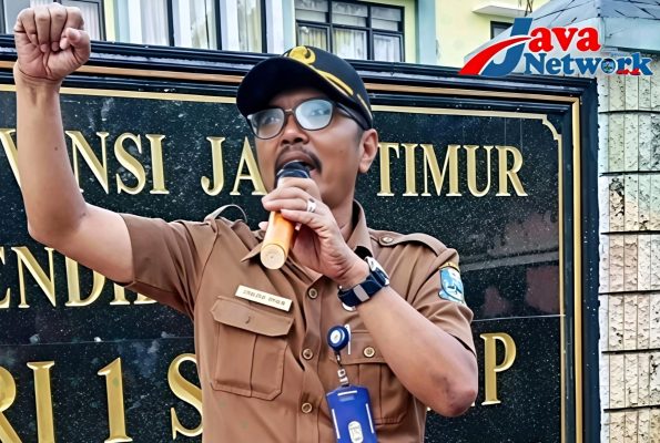Kepala SMAN 1 Sumenep Drs. Sirajum Munir, M.Pd.,