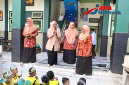 Bunda MODIS DWP Kemenag Sumenep Tanamkan Moderasi Beragama Sejak Hari Pertama Sekolah di MIN 2 Sumenep