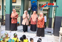 Bunda MODIS DWP Kemenag Sumenep Tanamkan Moderasi Beragama Sejak Hari Pertama Sekolah di MIN 2 Sumenep