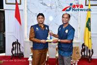 Sekdakab Sumenep Agus Dwi Saputra, S.Sos, MSI Bersama Salah Perwakilan RSKKA Unair Surabaya.