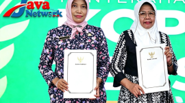 Dirut RSUDMA Sumenep dr. Hj. Erliyati, M.Kes Saat Menerima Penghargaan di Harkopnas ke-79 di Pendopo Agung Keraton Sumenep 