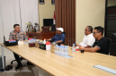 Kapolresta Sumenep Saat Menerima Silaturahmi Budayawan Ibnu Hajar MPD dan Owner Helmi Art Museum Helmi Spdi 