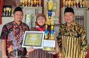 Siswi SDN Gapura Barat I, Nabilla Kinnatussyifa, berhasil meraih Juara III Olympiad of Elementary Competition (OPEC) Se-Madura 2026 yang digelar UPI Sumenep.