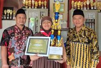 Siswi SDN Gapura Barat I, Nabilla Kinnatussyifa, berhasil meraih Juara III Olympiad of Elementary Competition (OPEC) Se-Madura 2026 yang digelar UPI Sumenep.