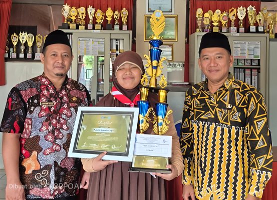Siswi SDN Gapura Barat I, Nabilla Kinnatussyifa, berhasil meraih Juara III Olympiad of Elementary Competition (OPEC) Se-Madura 2026 yang digelar UPI Sumenep.