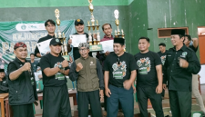 Ketua PC Pagar Nusa dan Panitia Penyelenggara Saat Berfoto Bersama Sejumlah Para Pemenang