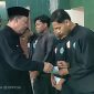 Ketua Pagar Nusa Kabupaten Sumenep Drs. KH. Muiz Ali Wafa Saat Memberikan Hadiah Untuk Pemenang Kejurcab V Pagar Nusa Sumenep 
