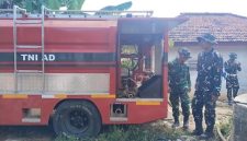 TNI Peduli, Yonif 931/KJ Salurkan Dua Tangki Air Bersih kepada Warga Sumenep