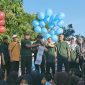 Camat Dasuk bersama jajaran Forpimka secara simbolis melepaskan balon ke udara sebagai tanda dimulainya rangkaian peringatan HUT ke-81 Kemerdekaan Republik Indonesia di Kecamatan Dasuk, Kamis (06/08/2026)
