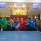 Fauzi, S.H.I. dan Akhmad, S.Pd. (Tengah) Perwakilan Disdik Sumenep Juara I Lomba Tenis Meja Antar OPD Digelar Pemkab Sumenep, Kamis (06/08/2026)