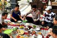 Suasana Saat Lawyer Bambang Hodawi SH menerima Kunjungan Silaturahmi Kapolsek Bluto AKP Agus Sugiharto di kediamannya, Jum'at (07/08/2026)