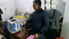 Petugas Bersama Barang Bukti Yang Berhasil Diamankan 