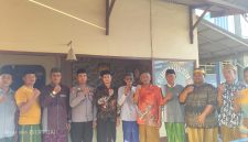 Rawatan Masalembu Saat Mengunjungi Polsek Memberikan Dukungan
