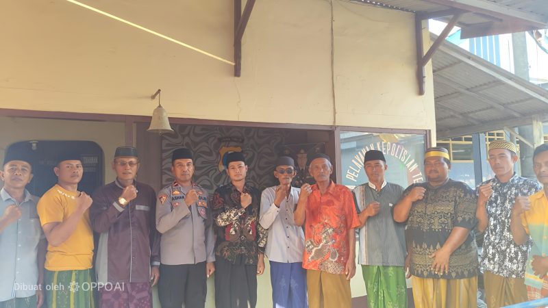 Rawatan Masalembu Saat Mengunjungi Polsek Memberikan Dukungan 