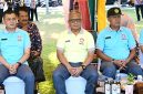 Direktur Utama PT BPRS Bhakti Sumekar Hairil Fajar (Tengah) 