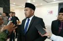 Bupati Sumenep Dr H Achmad Fauzi Wongsojudo SH MH Saat Diwawancarai Sejumlah Awak Media Usai Mengikuti Rapat Paripurna DPRD Sumenep, Jum'at (14/08/2026)