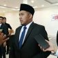 Bupati Sumenep Dr H Achmad Fauzi Wongsojudo SH MH Saat Diwawancarai Sejumlah Awak Media Usai Mengikuti Rapat Paripurna DPRD Sumenep, Jum'at (14/08/2026)