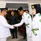 Bupati Sumenep Dr H Achmad Fauzi Wongsojudo SH MH Saat Mengukuhkan Paskibraka Di Pendopo Agung Keraton Sumenep, Sabtu (15/08/2026)