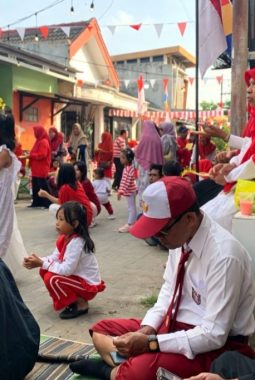 HUT RI ke-81, Warga BTN Sumenep Kobarkan Api Persaudaraan Lewat Pawai dan Gotong Royong