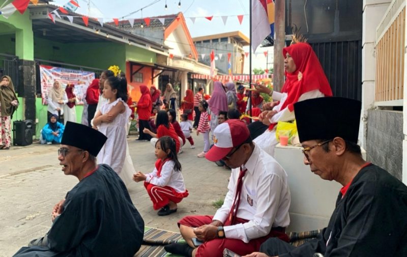 HUT RI ke-81, Warga BTN Sumenep Kobarkan Api Persaudaraan Lewat Pawai dan Gotong Royong