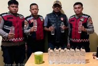 Patroli Malam Polresta Sumenep Berbuah Temuan, 51 Botol Arak Tanpa Merek Diamankan