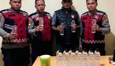 Patroli Malam Polresta Sumenep Berbuah Temuan, 51 Botol Arak Tanpa Merek Diamankan