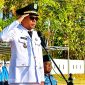 Camat Gapura Kamiludin, S.Pdi, M.AP Saat Pimpin Upacara Peringatan HUT RI ke 81 di Lapangan Sepak Bola Desa Gapura Barat Kecamatan Gapura, Senin (17/08/2026)