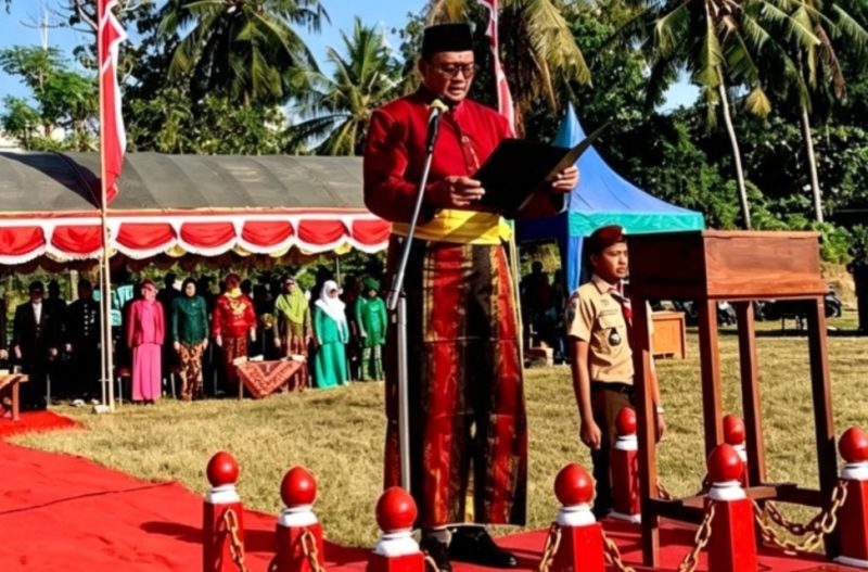 Camat Pragaan H. Indra Hernawan Saat Pimpin Apel Upacara Peringatan HUT RI ke 81 