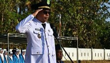 Camat Gapura Kamiludin Spdi, M.AP saat Pimpin Apel Upacara Peringatan HUT RI ke 81 di Kecamatan Gapura, Senin (17/08/2026)