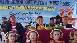 Staf Ahli Bupati Bidang Pemerintahan, Hukum, dan Politik, Hizbun Wathan, SH., MH., (Tengah) di Dampingi Kadisbudparopar Faruk Hanafi, S.Sos, MSI, dan Kompol Jaiman dari Perwakilan Polresta Sumenep, Minggu (09/08/2026)